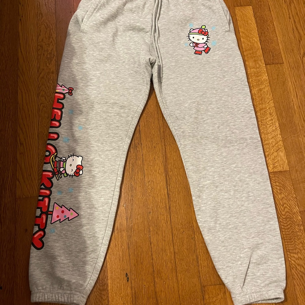 Aeropostale Light Gray Sweatpants with Pink Hello Kitty Design barely worn